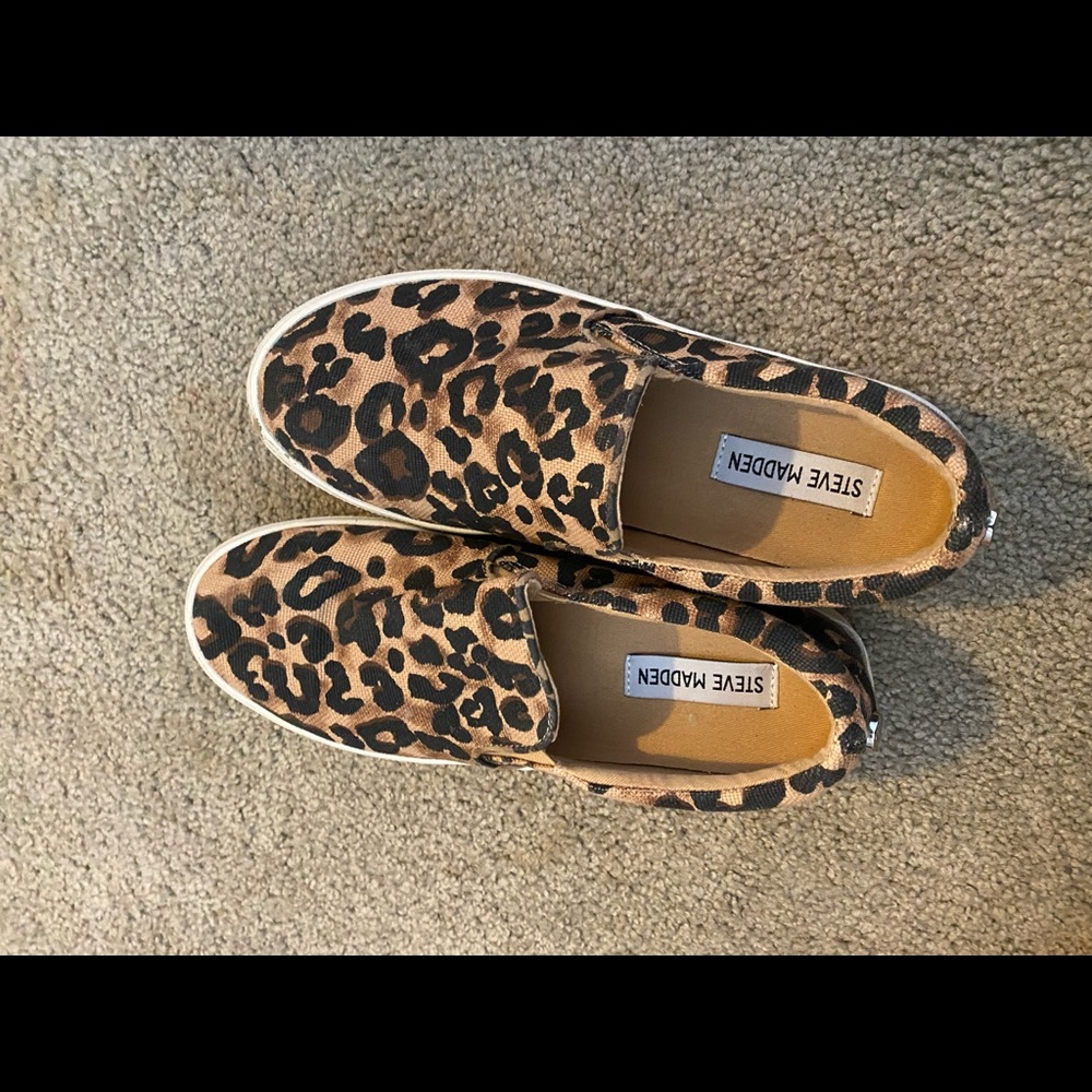 Cheetah print steve madden slides!